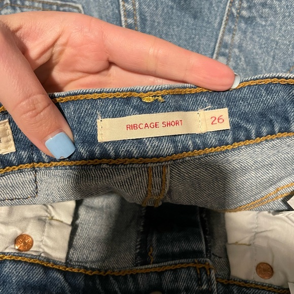 Levi’s Ribcage Shorts - Picture 3 of 4